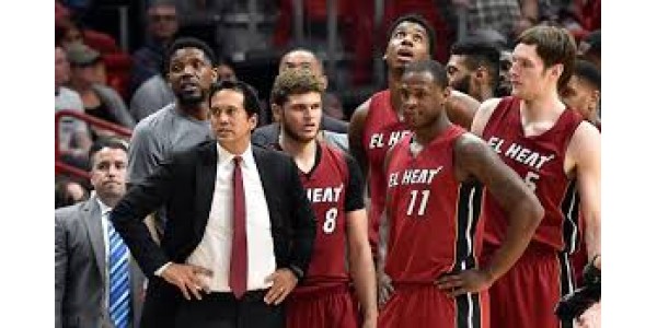Pogba iført en Miami Heat-trøje